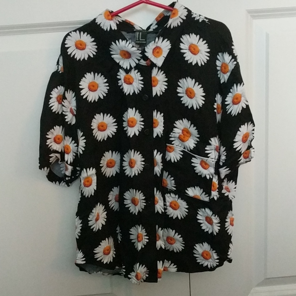 🦄 3/$25 Daisy Button Down Collar Top